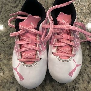 Girls Puma soccer cleats